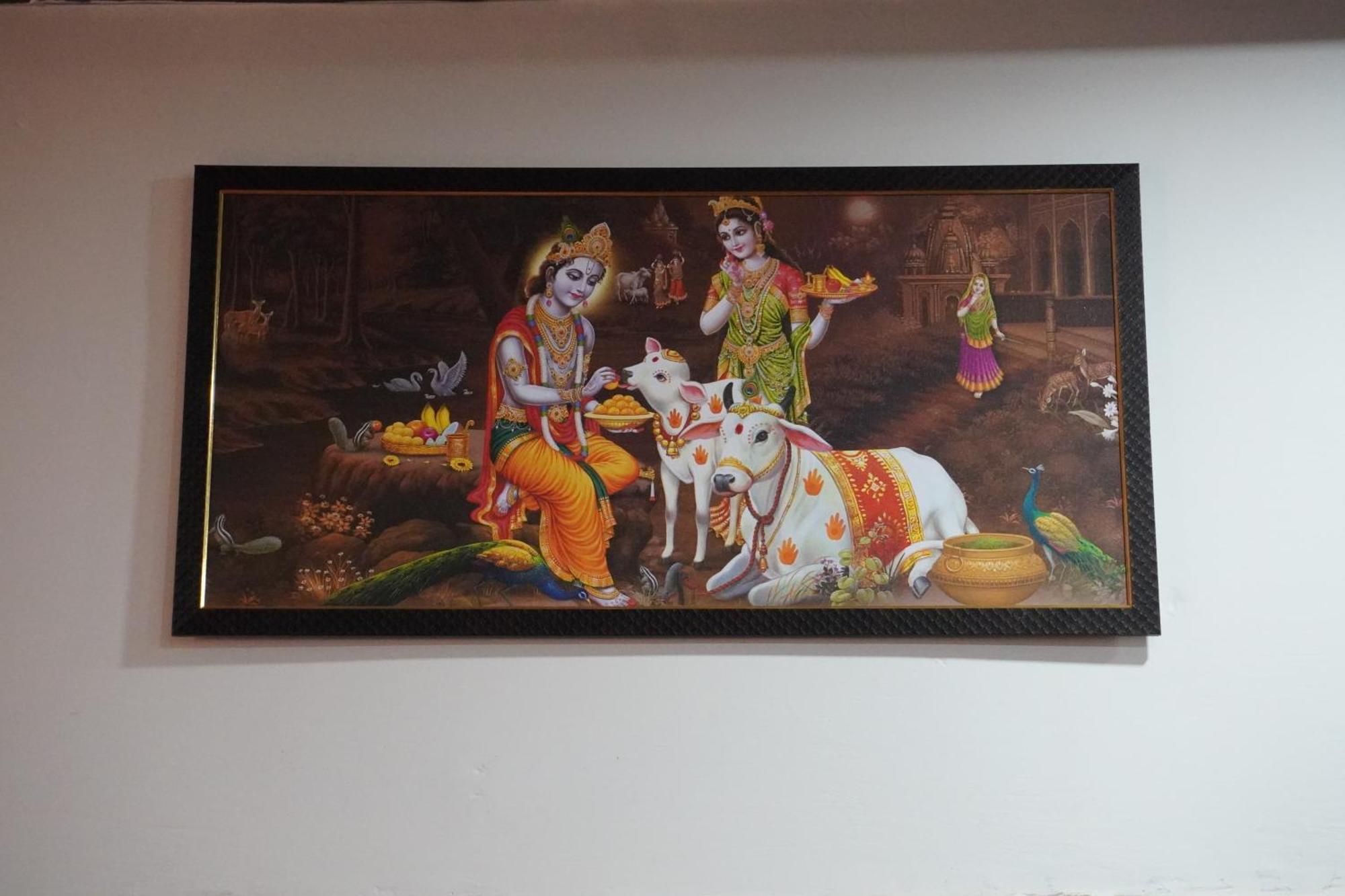 Shri Radha Rani Dham, Near Iskcon And Prem Mandir 3*