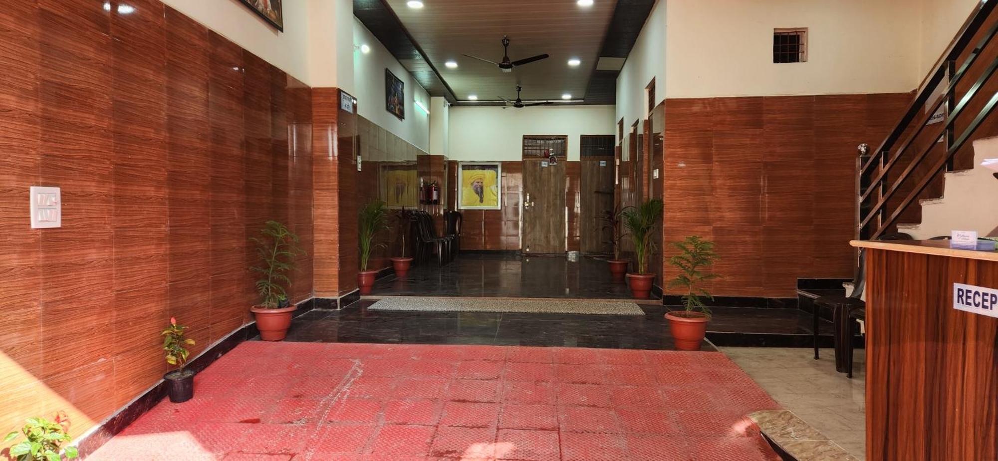 Shri Radha Rani Dham, Near Iskcon And Prem Mandir 3* Vrindavan