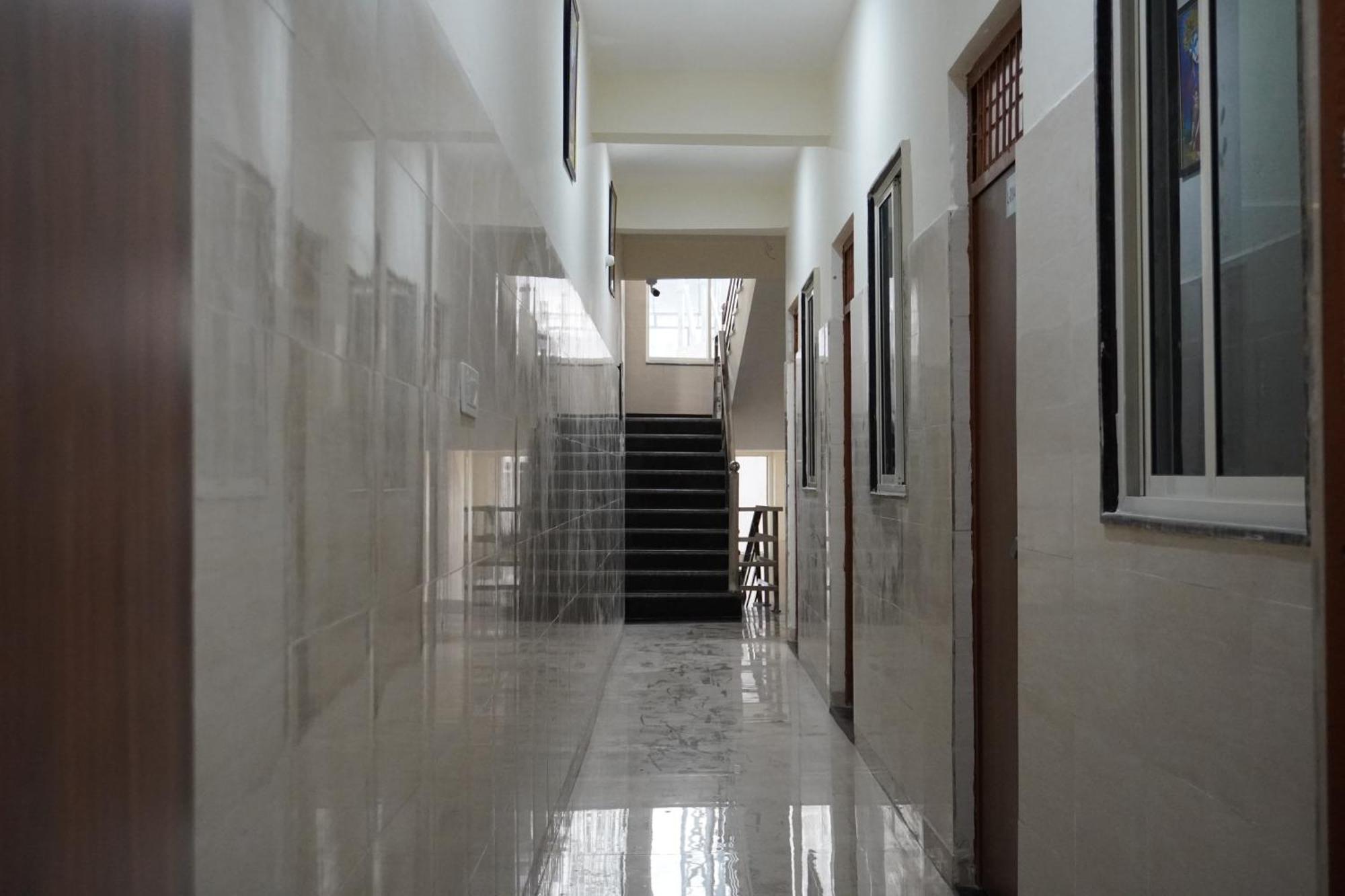 Shri Radha Rani Dham, Near Iskcon And Prem Mandir 3* Vrindavan