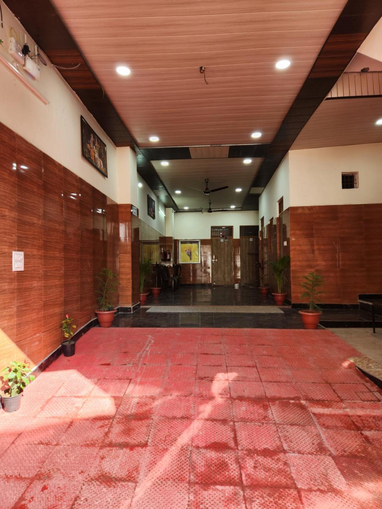 Shri Radha Rani Dham, Near Iskcon And Prem Mandir Hotel