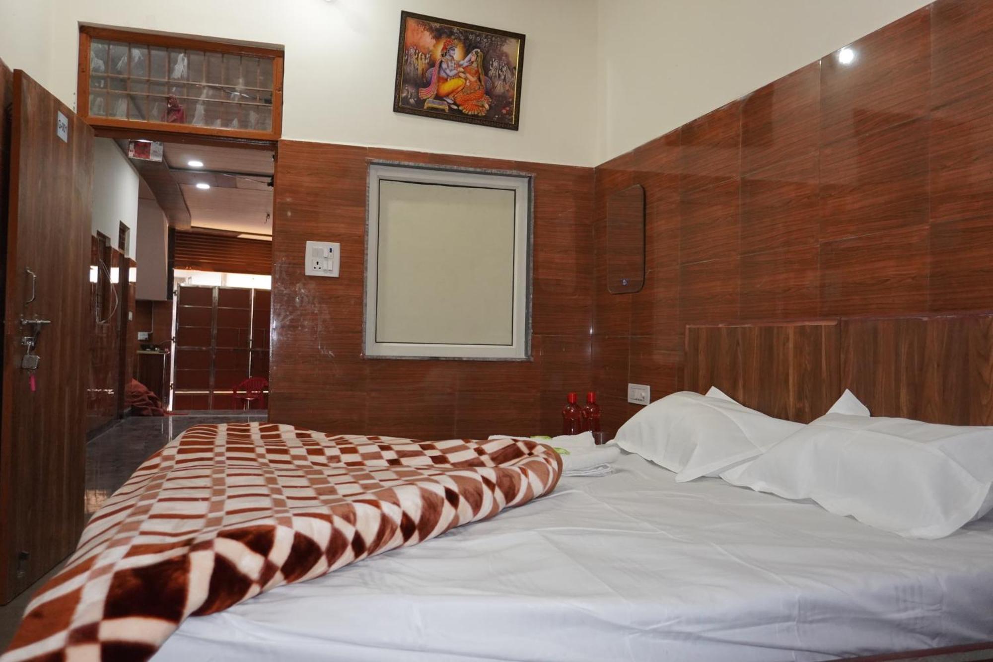 Shri Radha Rani Dham, Near Iskcon And Prem Mandir 3* Vrindavan
